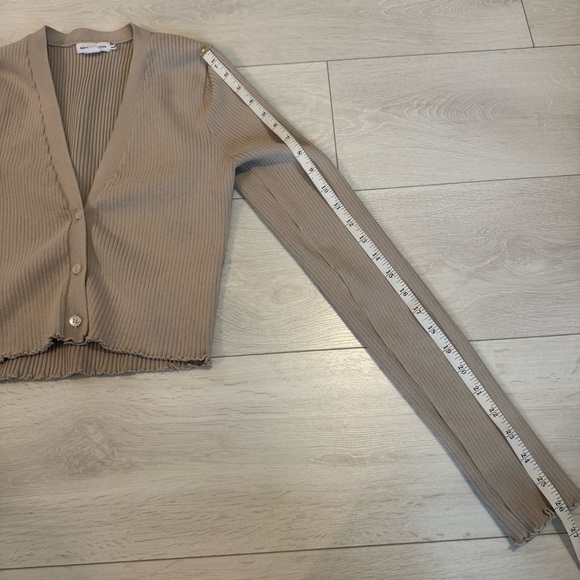 Good American Ribbed Cropped Cardigan Size 1/2 Beige - Picture 3 of 9
